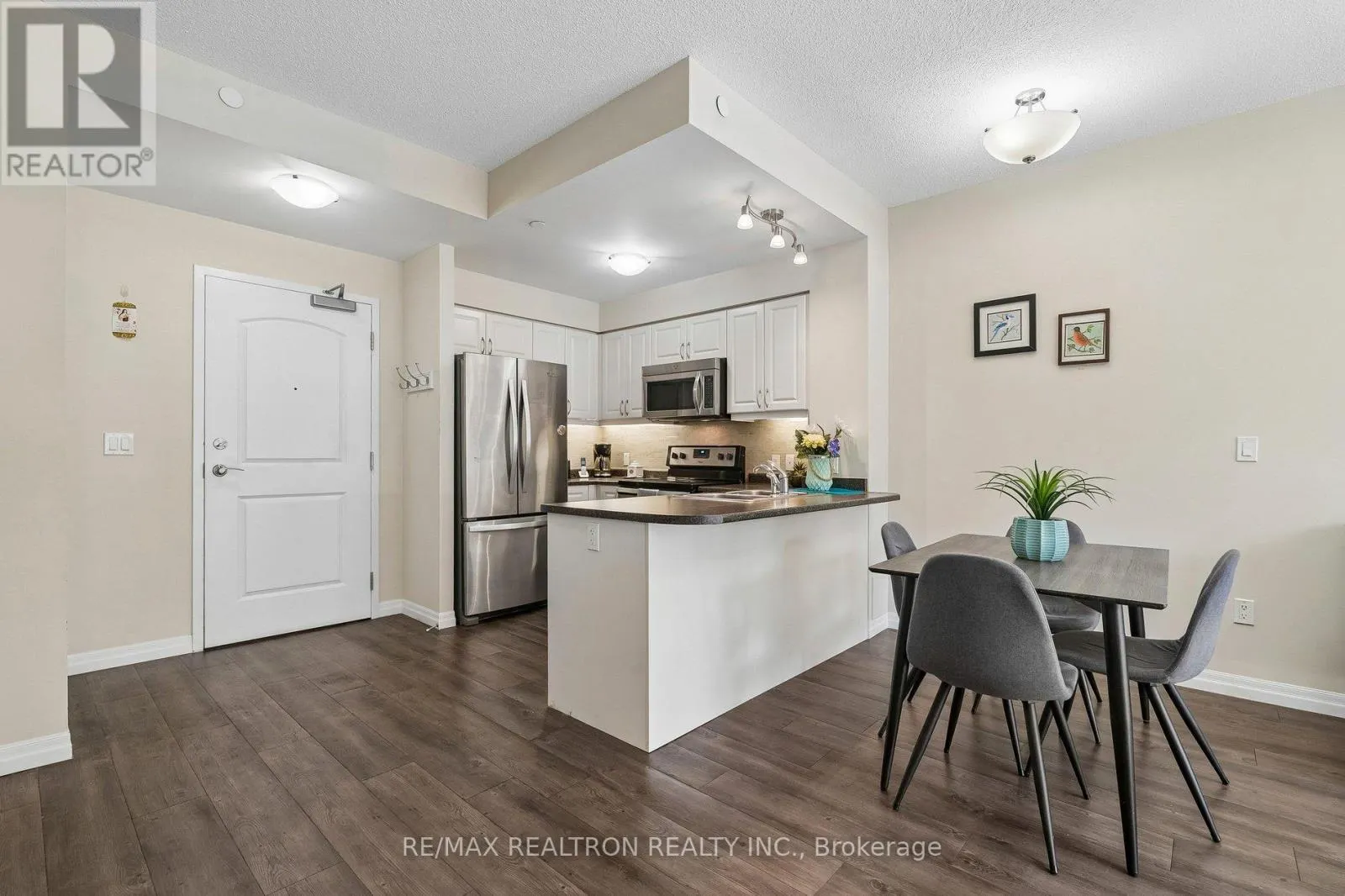 208 - 400 WILLIAM GRAHAM DRIVE