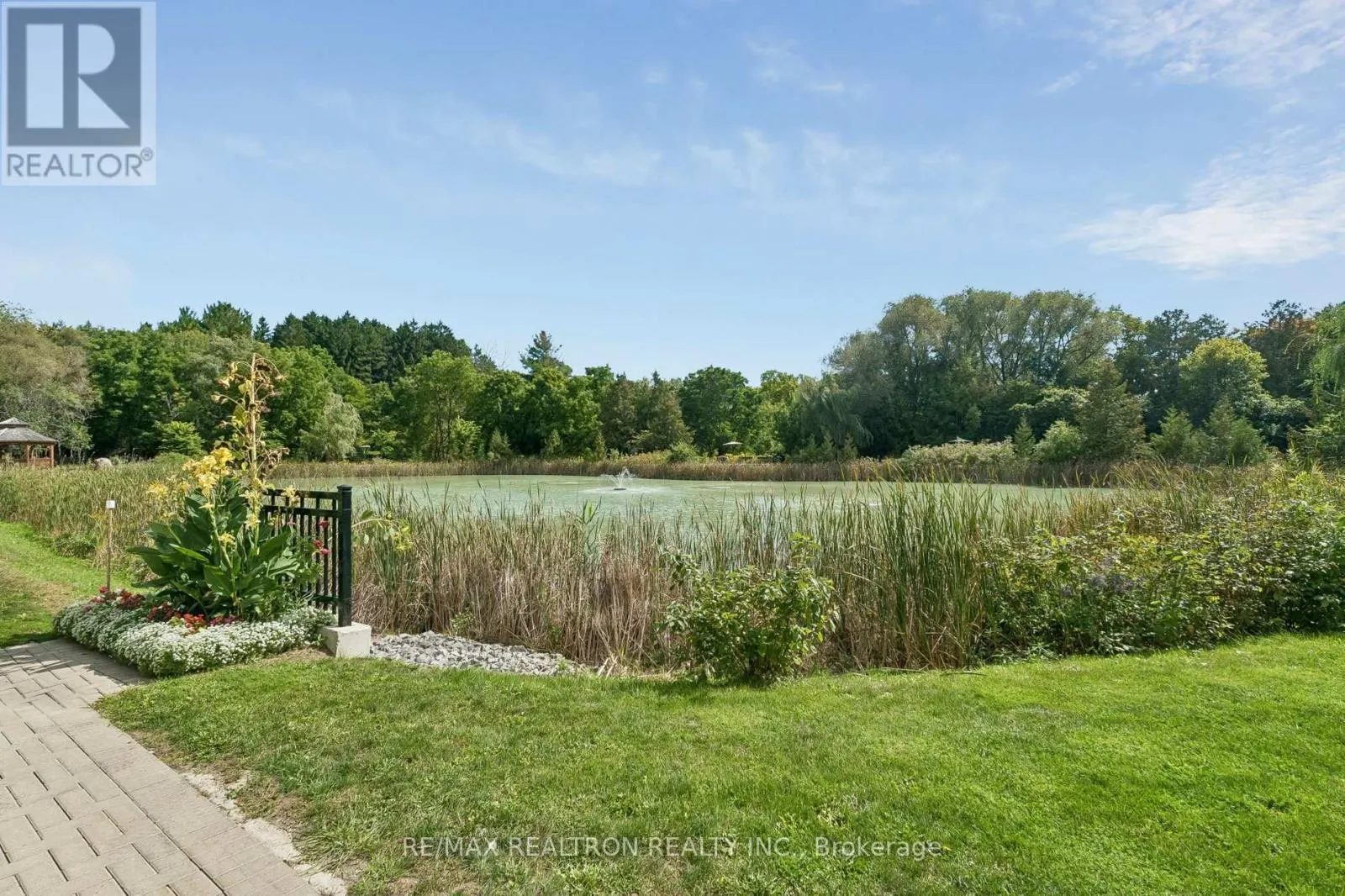 208 - 400 WILLIAM GRAHAM DRIVE