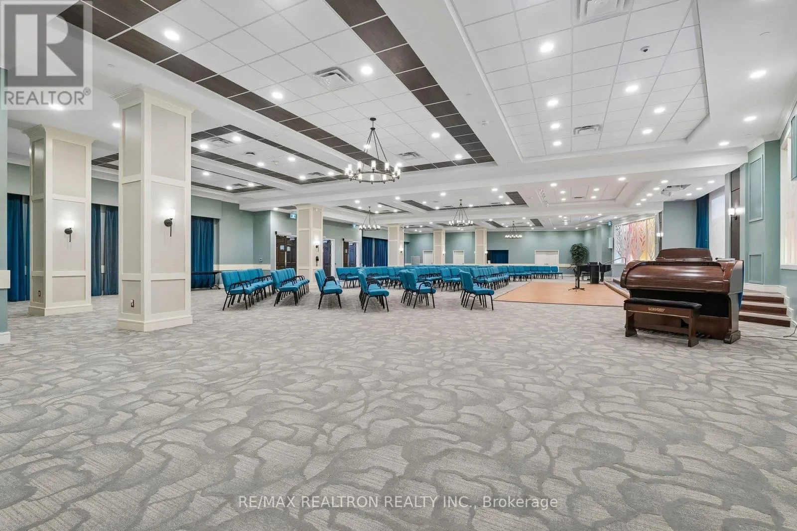 208 - 400 WILLIAM GRAHAM DRIVE