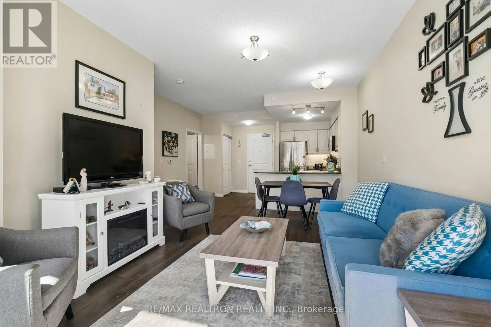 208 - 400 WILLIAM GRAHAM DRIVE
