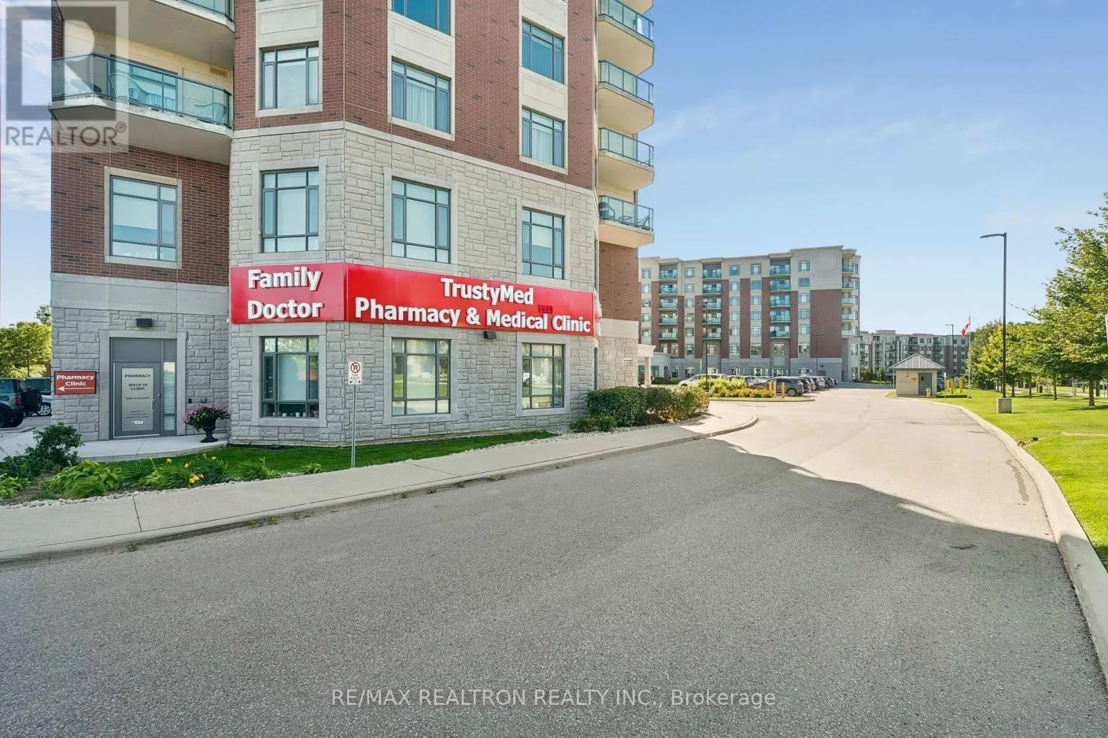 208 - 400 WILLIAM GRAHAM DRIVE
