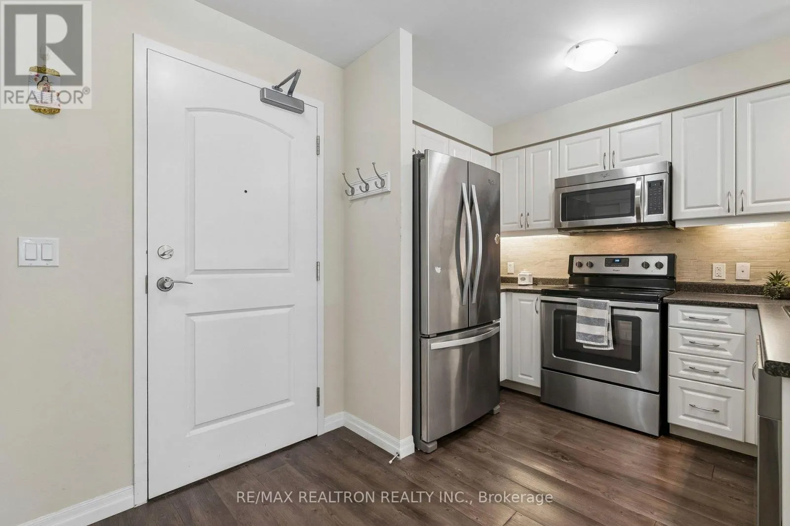 208 - 400 WILLIAM GRAHAM DRIVE