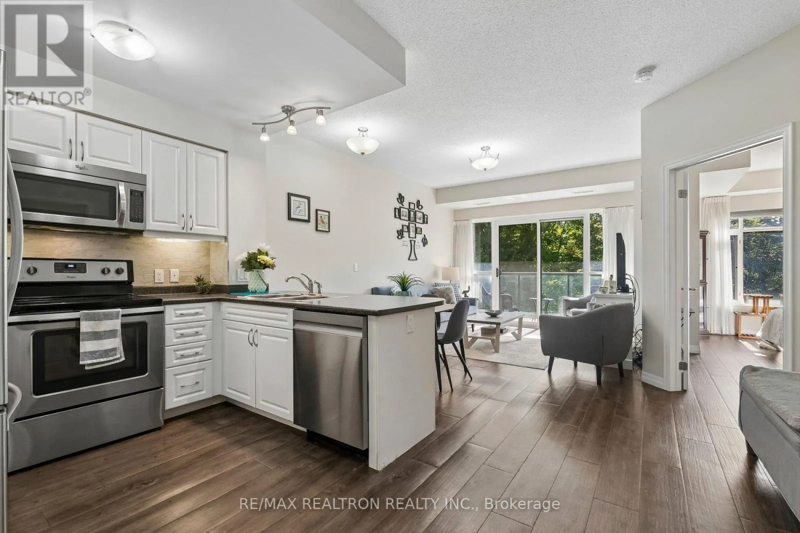 208 - 400 WILLIAM GRAHAM DRIVE