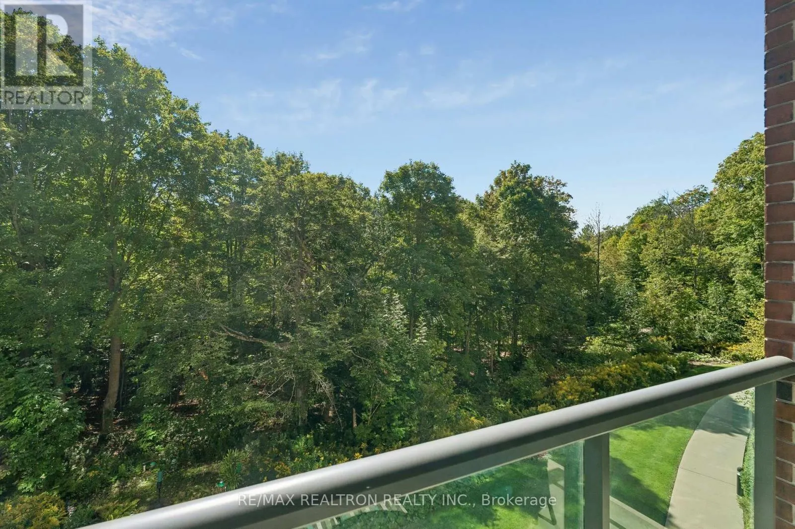 208 - 400 WILLIAM GRAHAM DRIVE