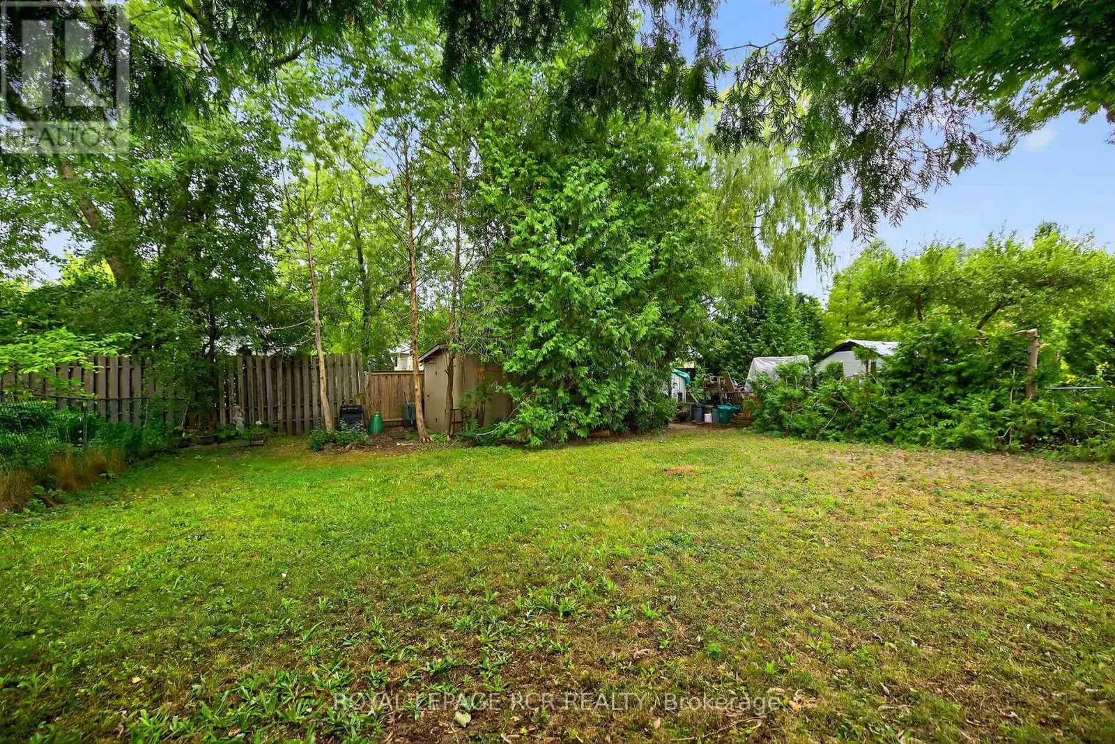 856 MAGNOLIA AVENUE
