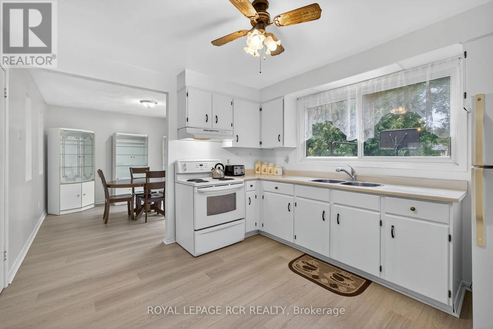 856 MAGNOLIA AVENUE
