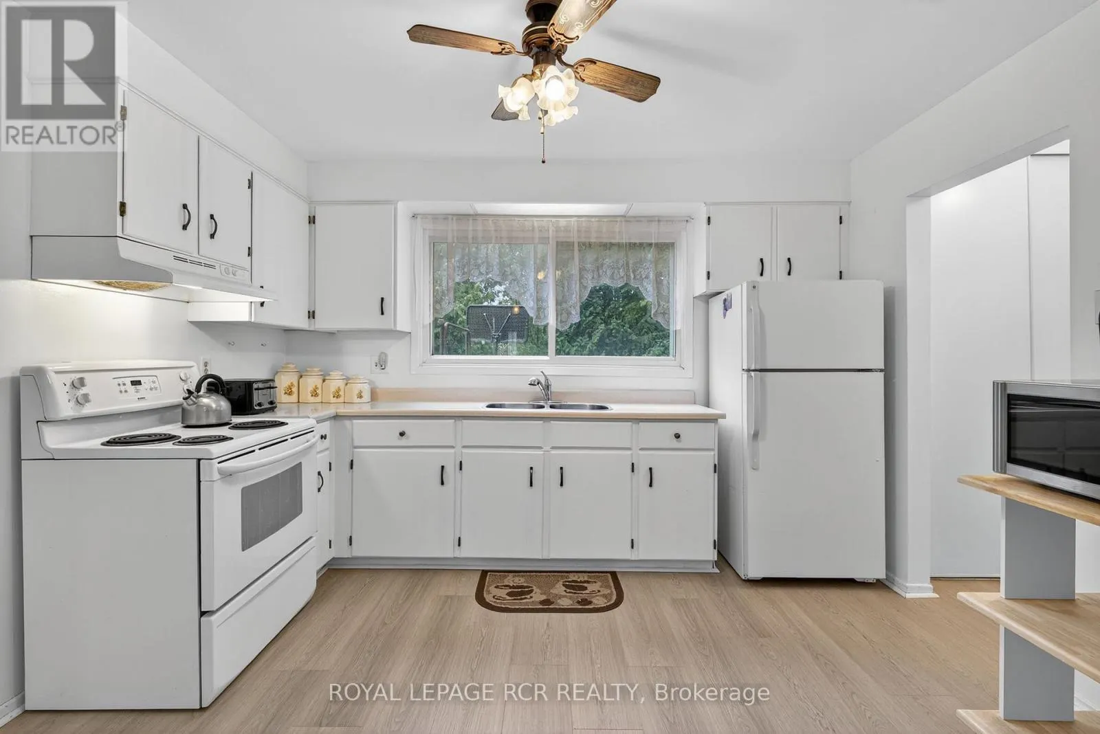 856 MAGNOLIA AVENUE