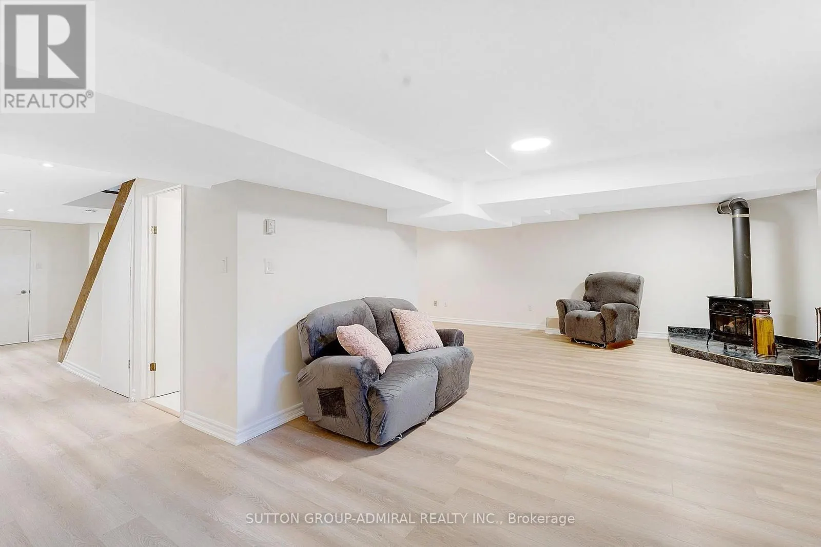 26 ALBERY CRESCENT