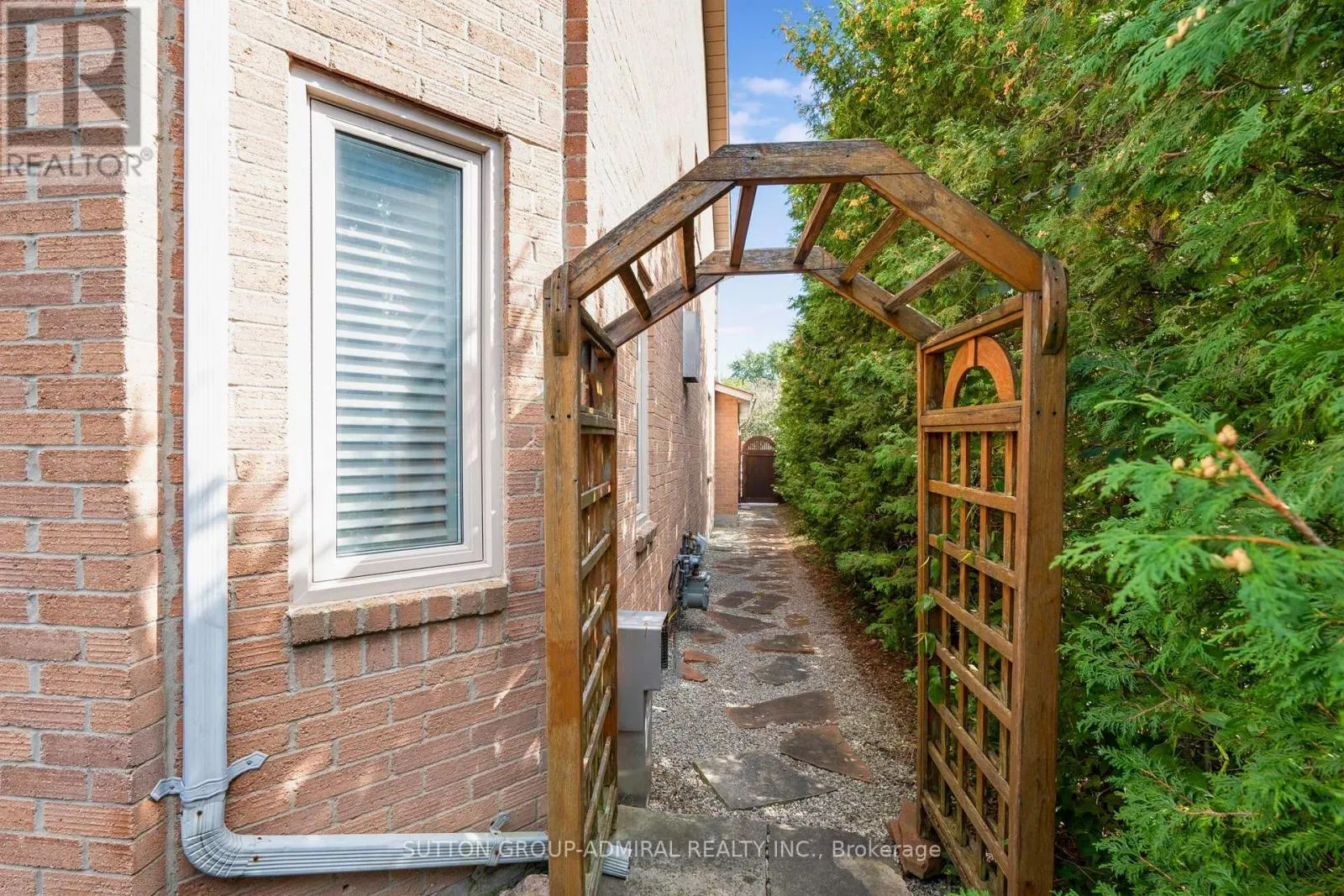 26 ALBERY CRESCENT
