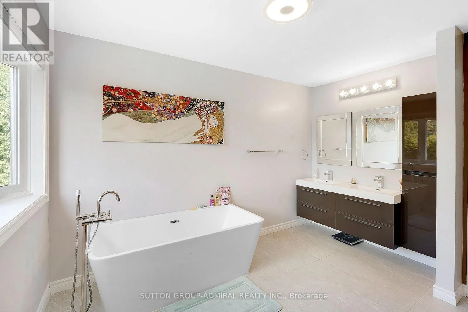 26 ALBERY CRESCENT