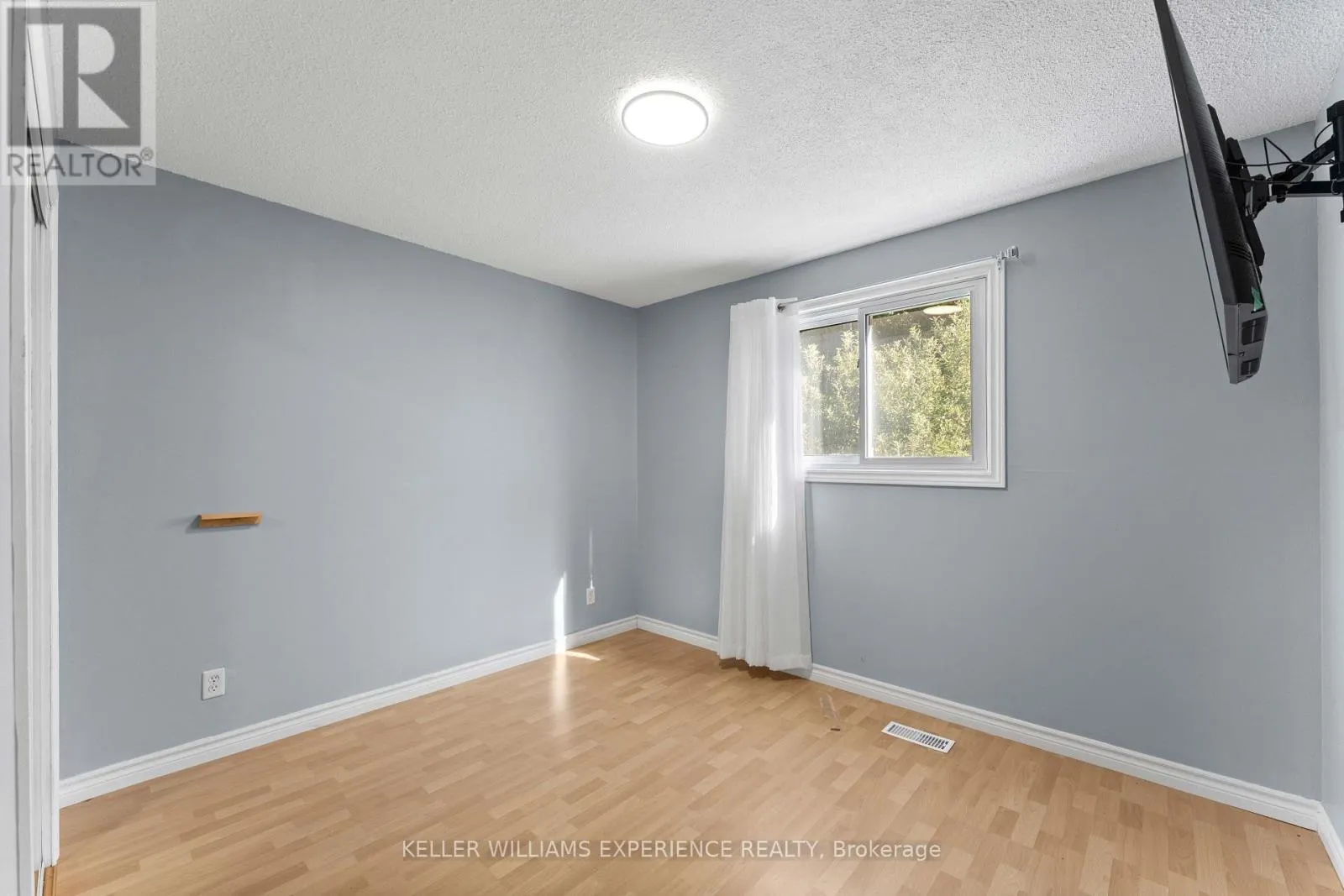 21 ASHBURTON CRESCENT