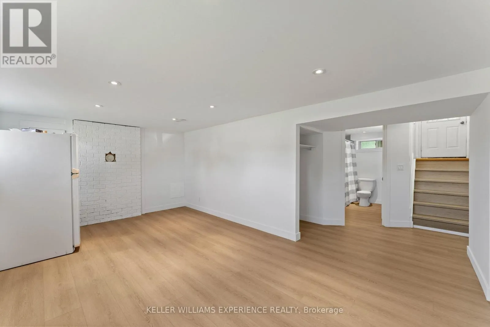 21 ASHBURTON CRESCENT