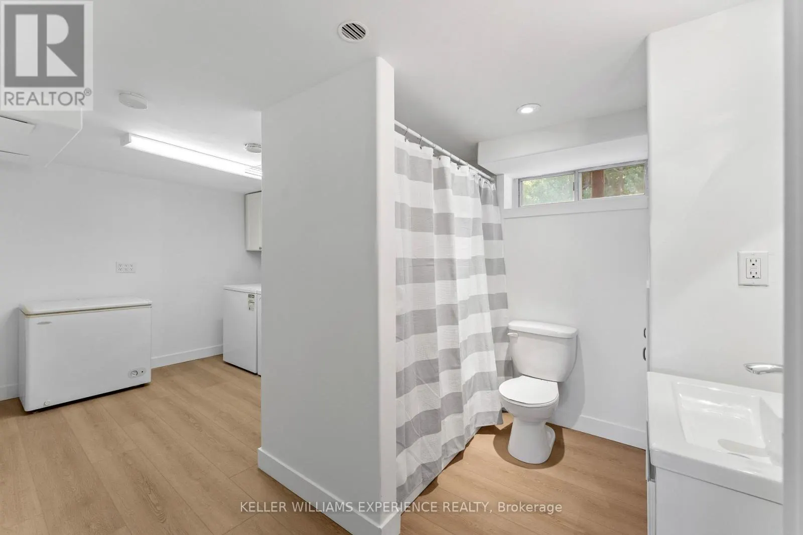 21 ASHBURTON CRESCENT