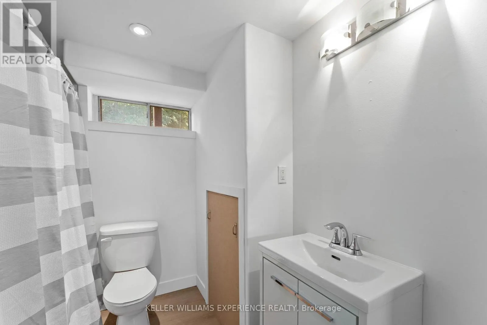 21 ASHBURTON CRESCENT