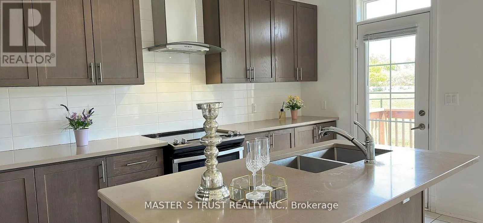 102 FRANK KELLY DRIVE
