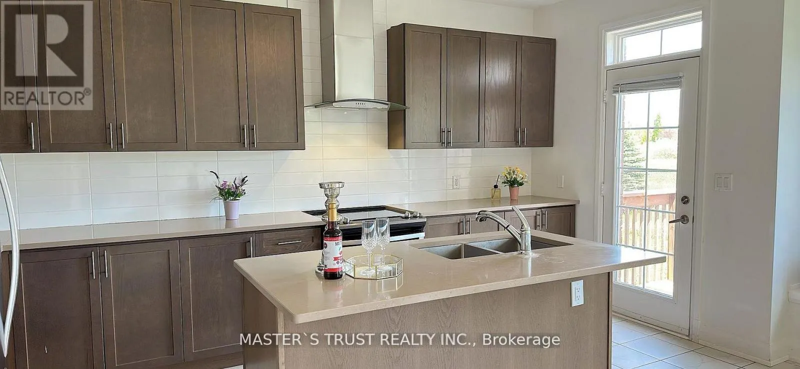 102 FRANK KELLY DRIVE