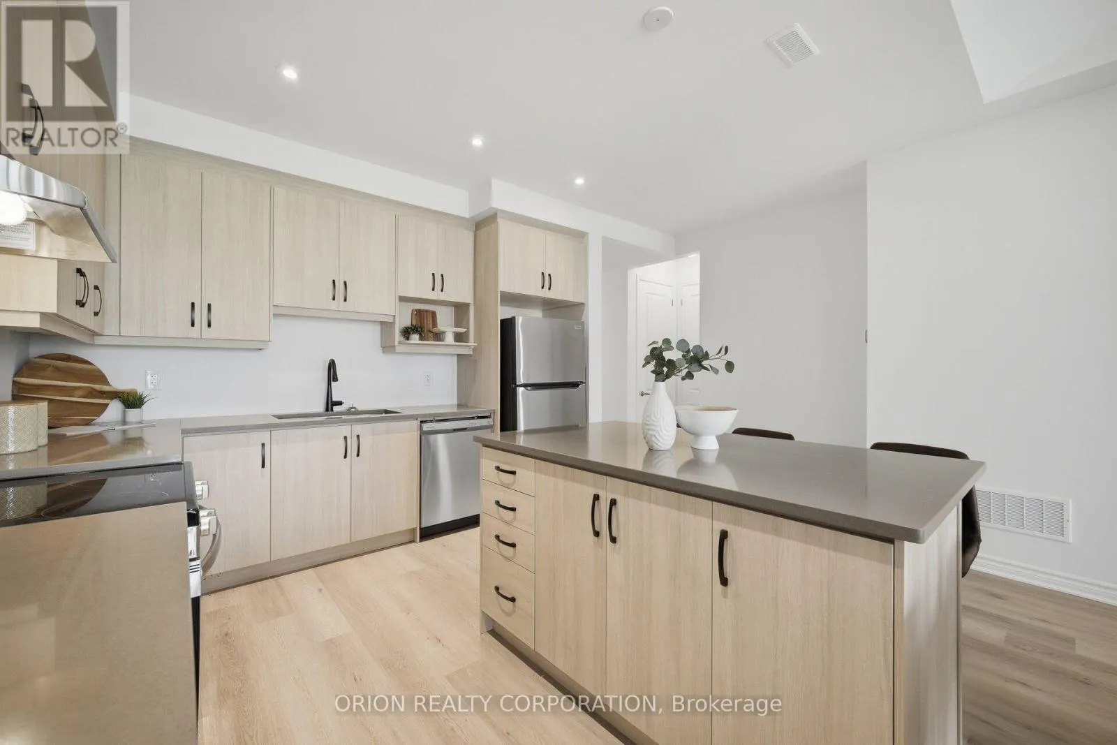 704 SARGEANT PLACE