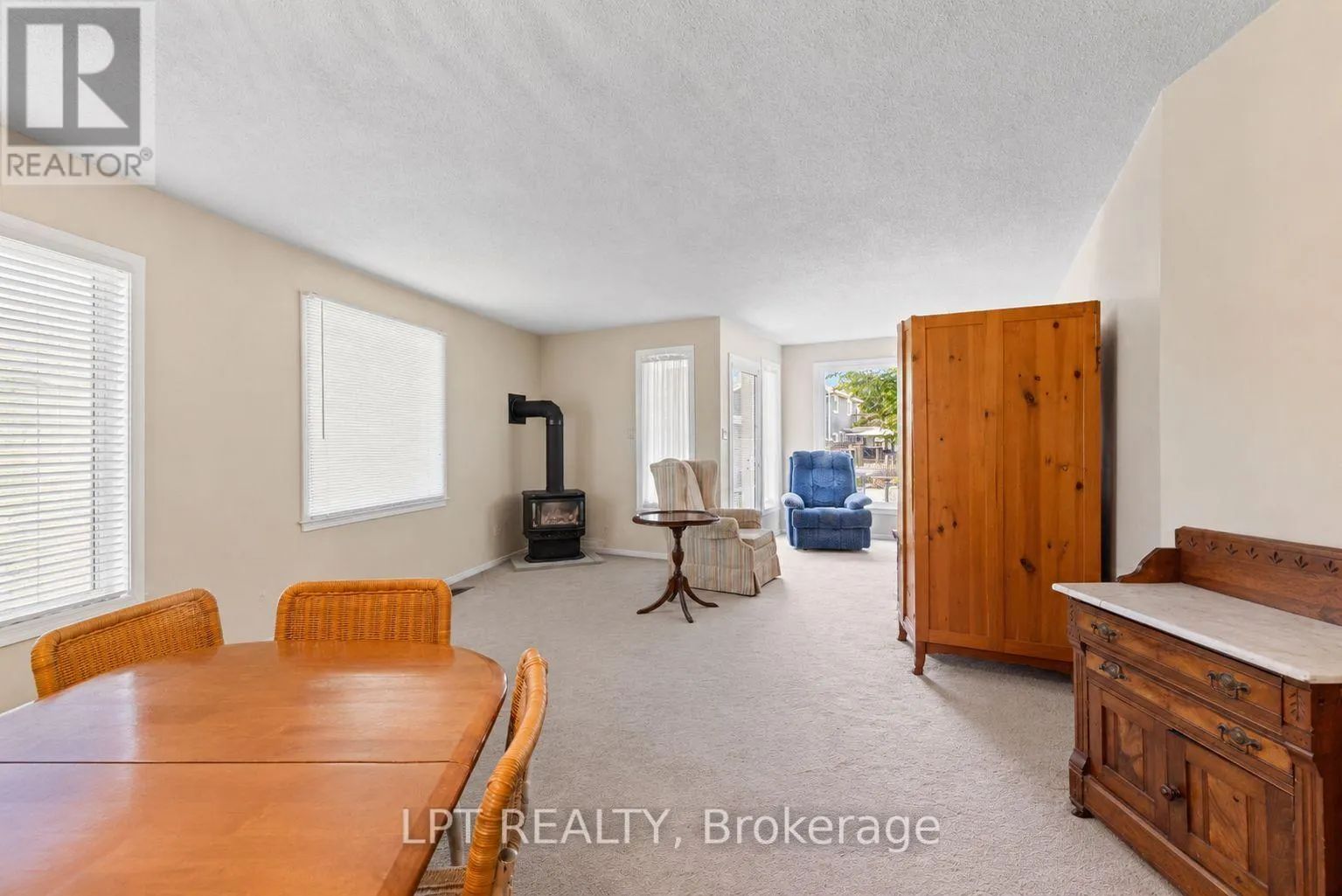 204 THE QUEENSWAY S