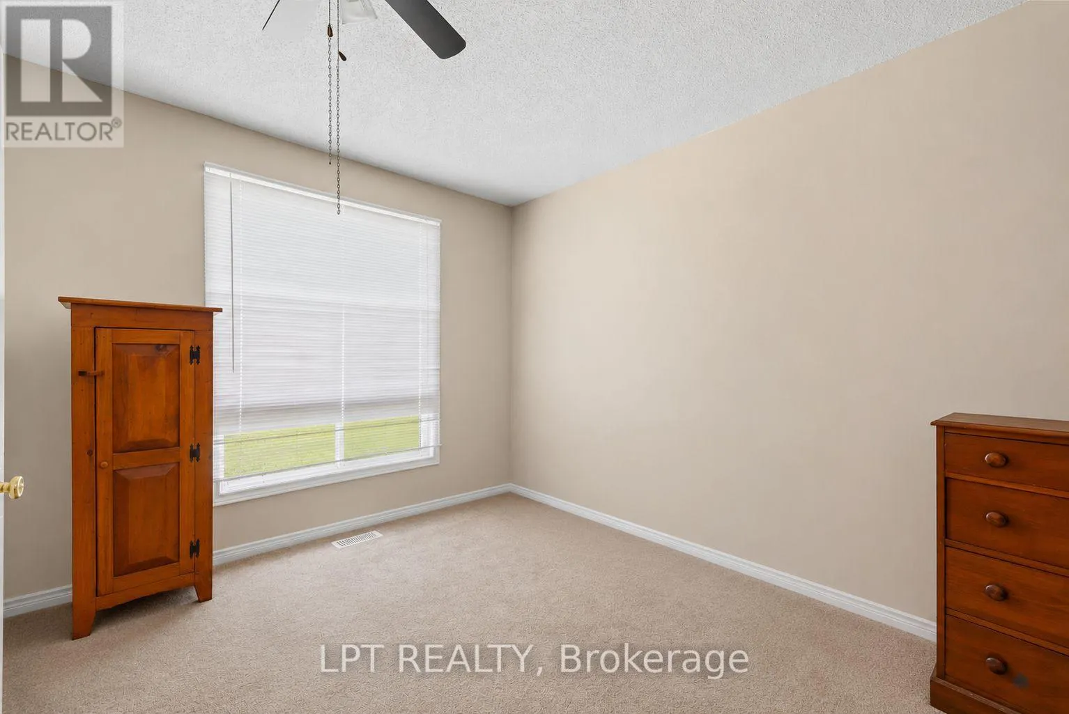 204 THE QUEENSWAY S