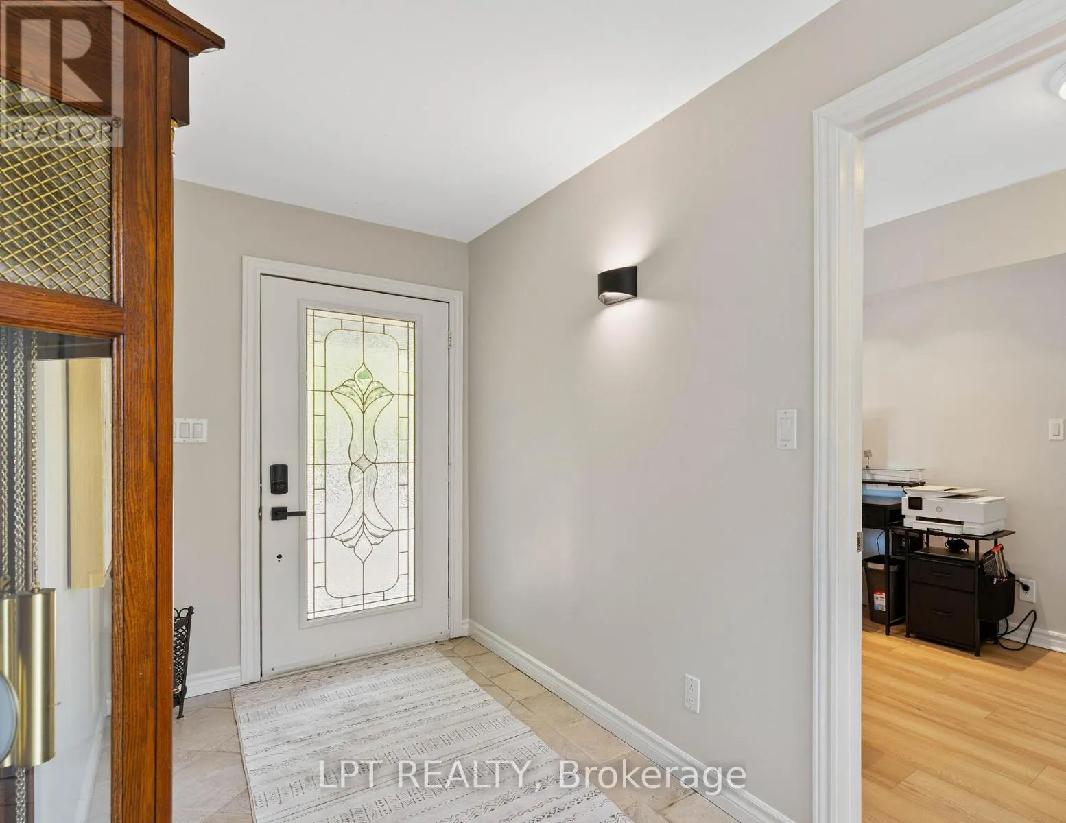 204 THE QUEENSWAY S
