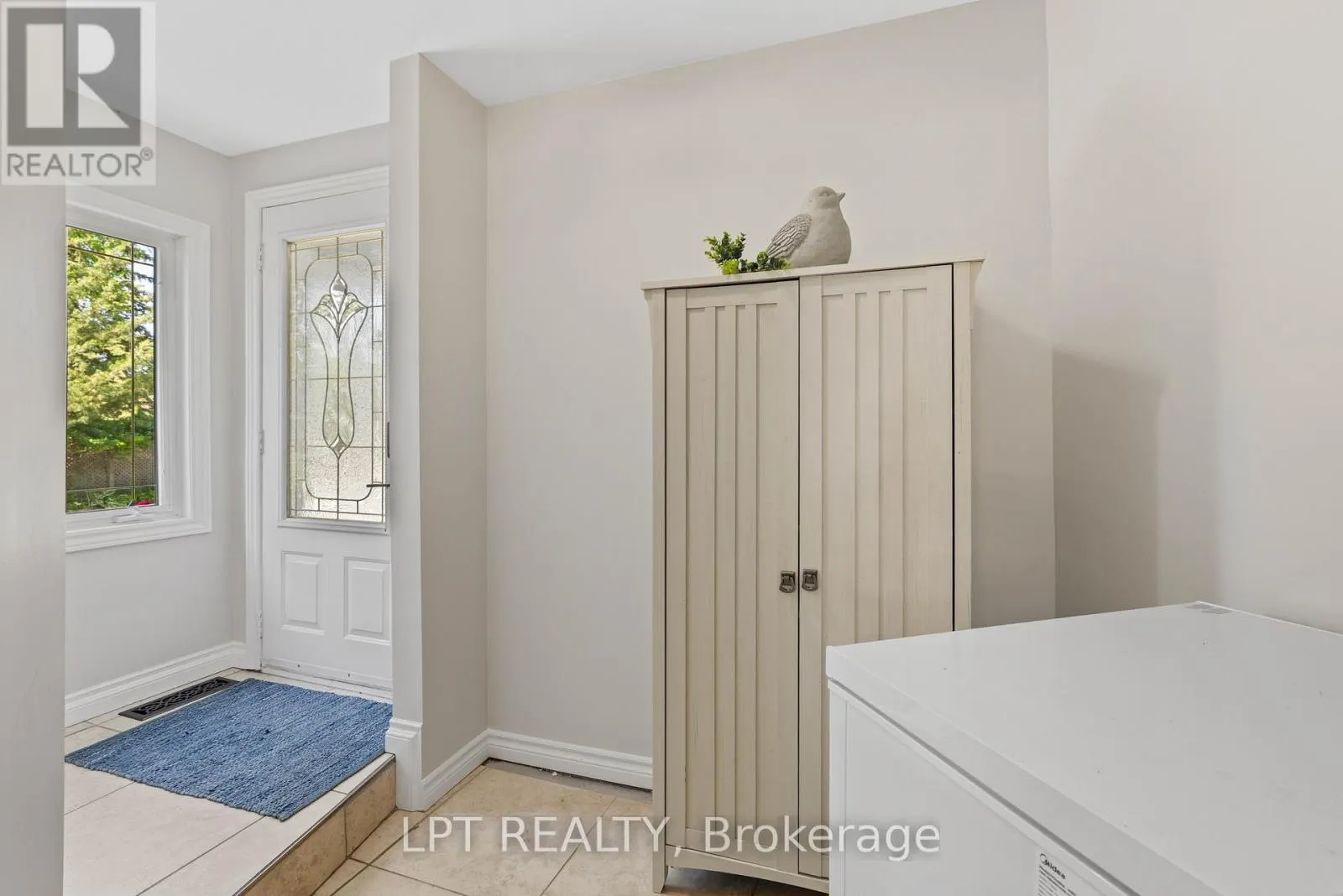 204 THE QUEENSWAY S