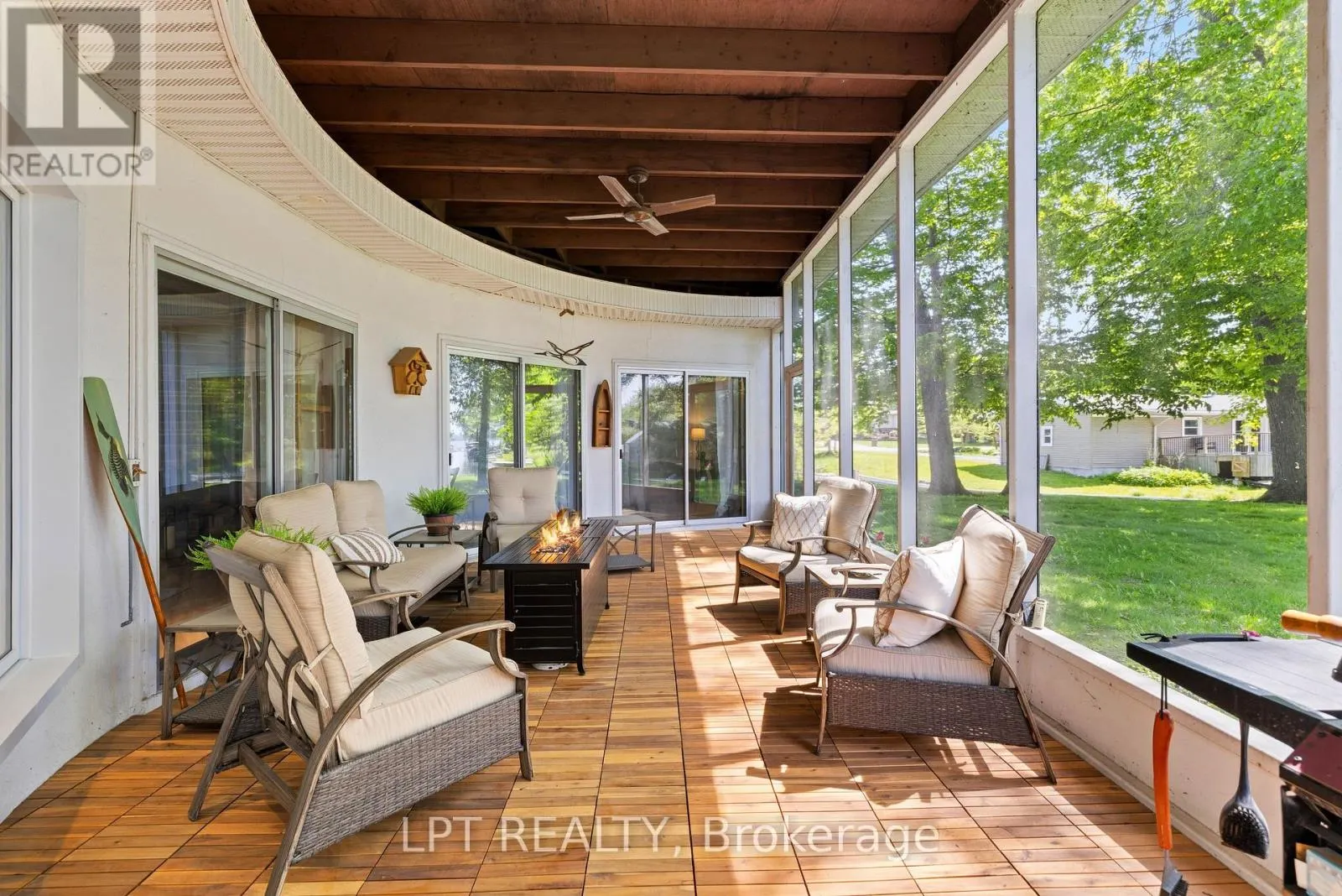 204 THE QUEENSWAY S