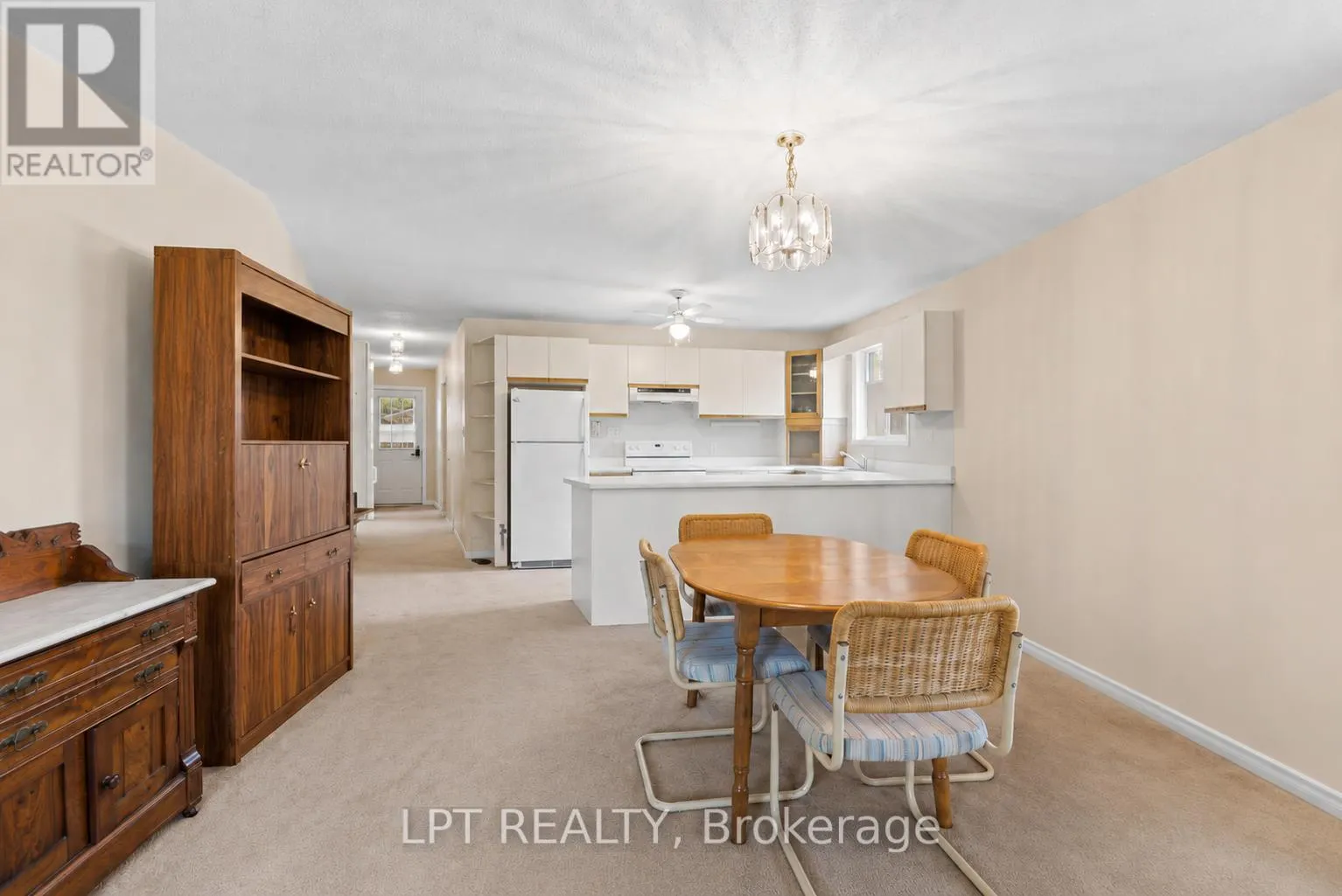 204 THE QUEENSWAY S