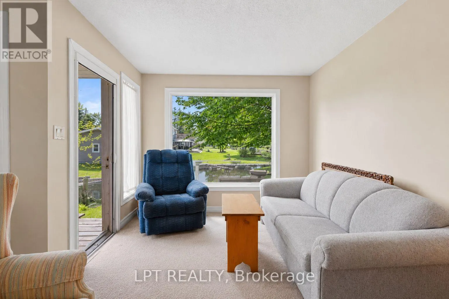 204 THE QUEENSWAY S