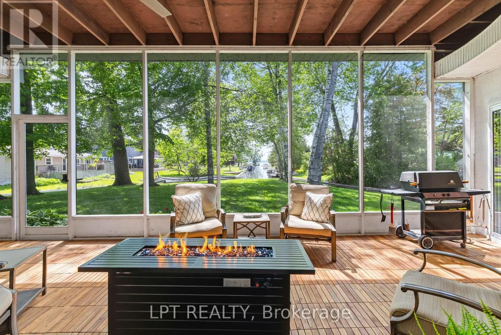 204 THE QUEENSWAY S