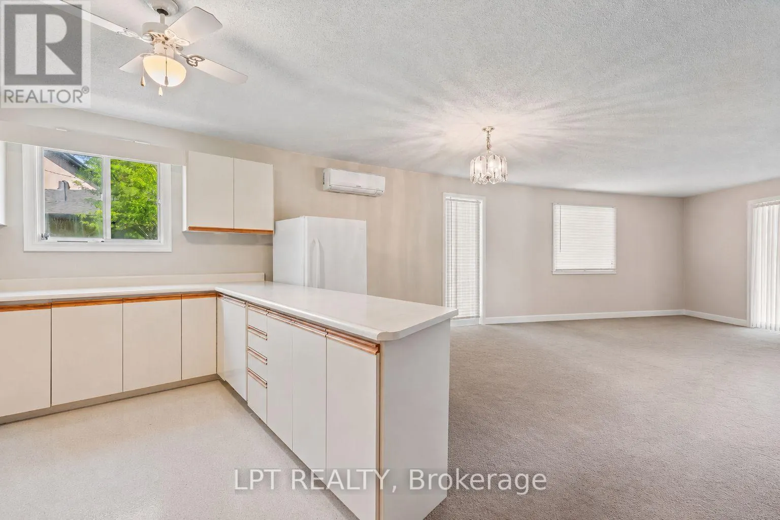 204 THE QUEENSWAY S