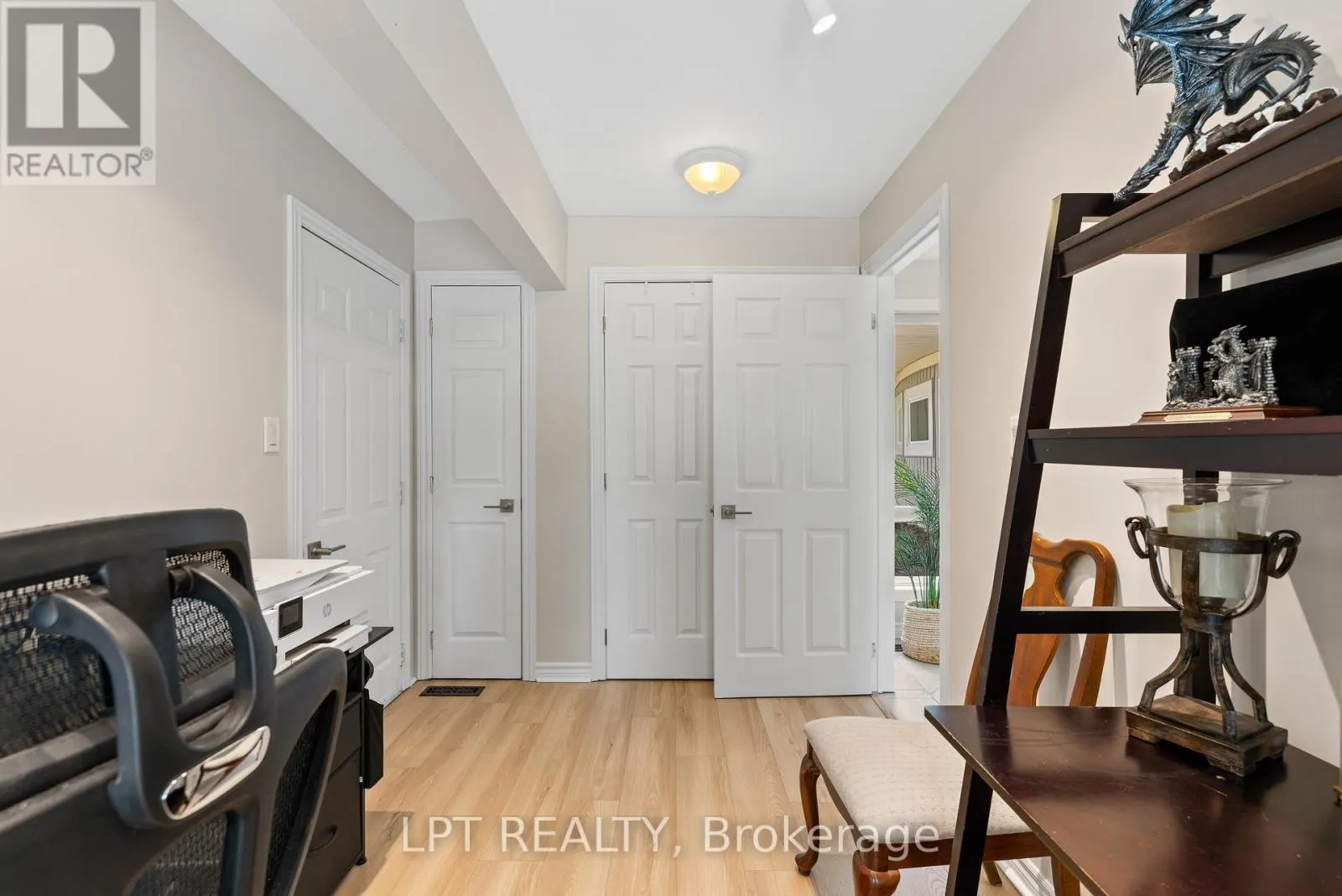 204 THE QUEENSWAY S