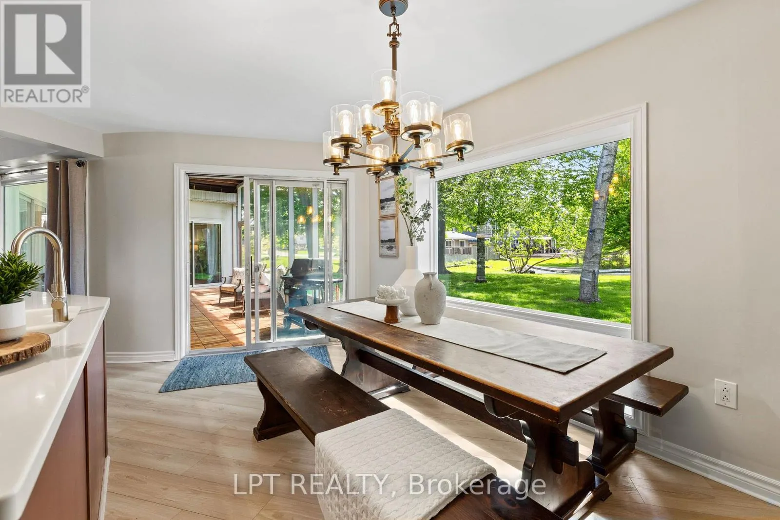 204 THE QUEENSWAY S