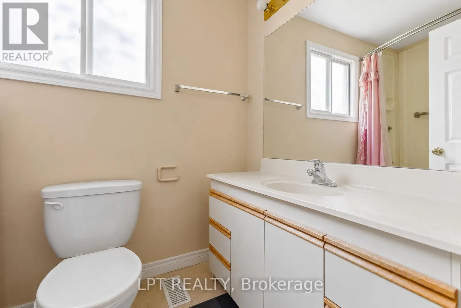 204 THE QUEENSWAY S