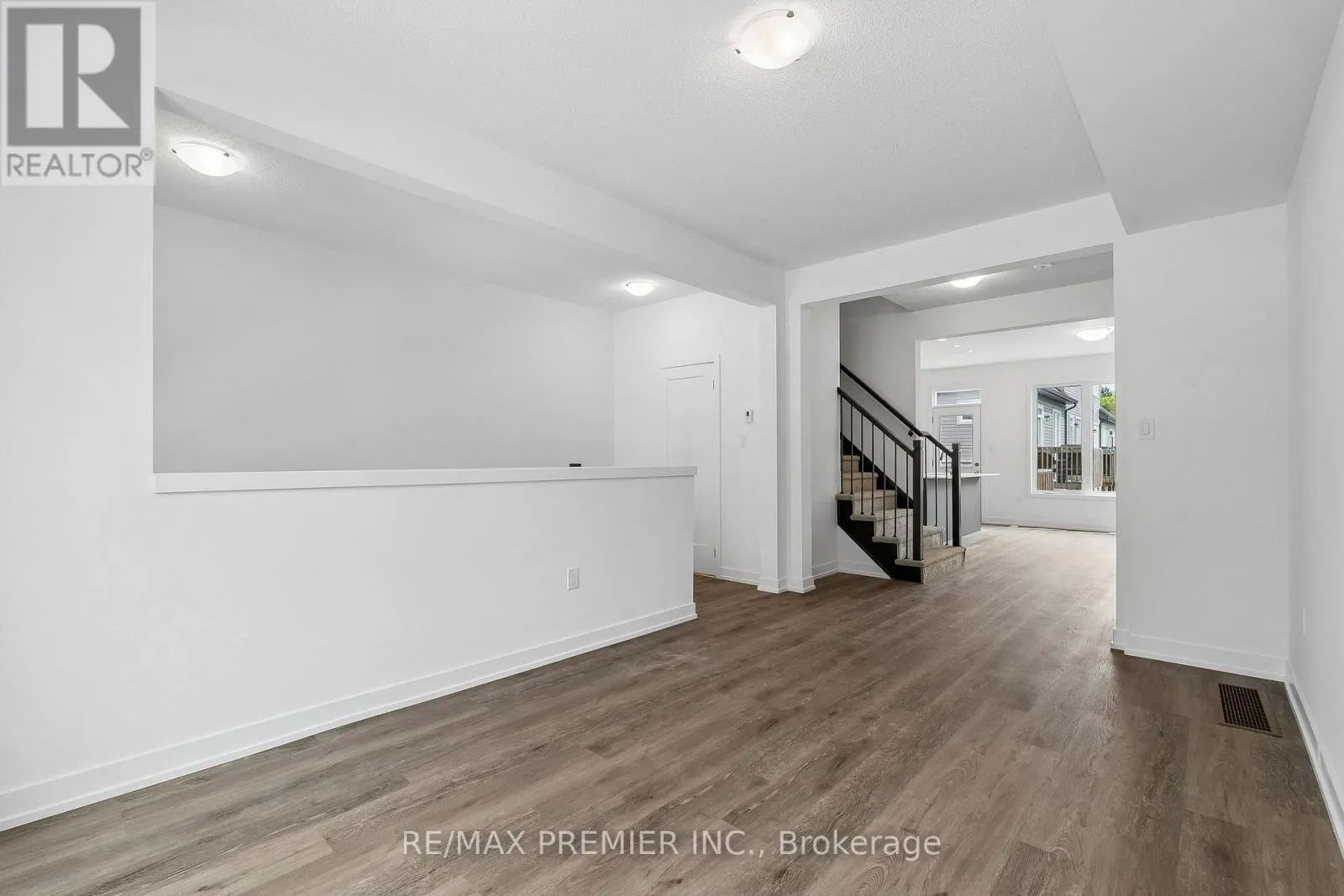 29 LYALL STOKES CIRCLE