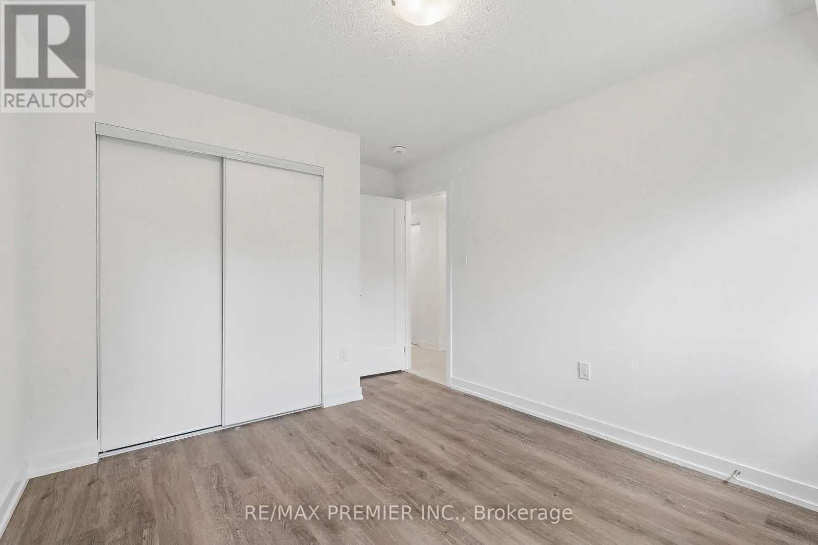 29 LYALL STOKES CIRCLE