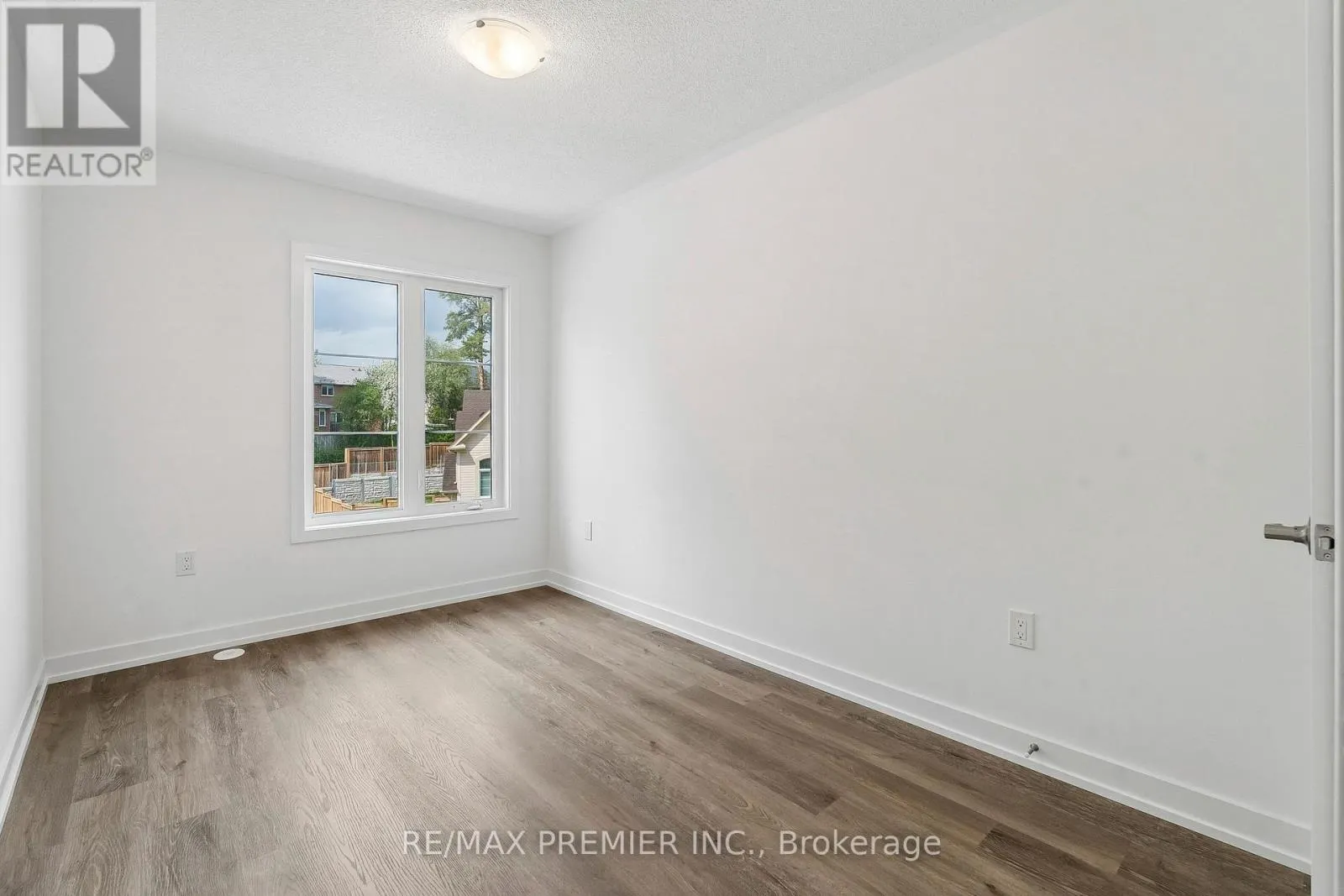 29 LYALL STOKES CIRCLE