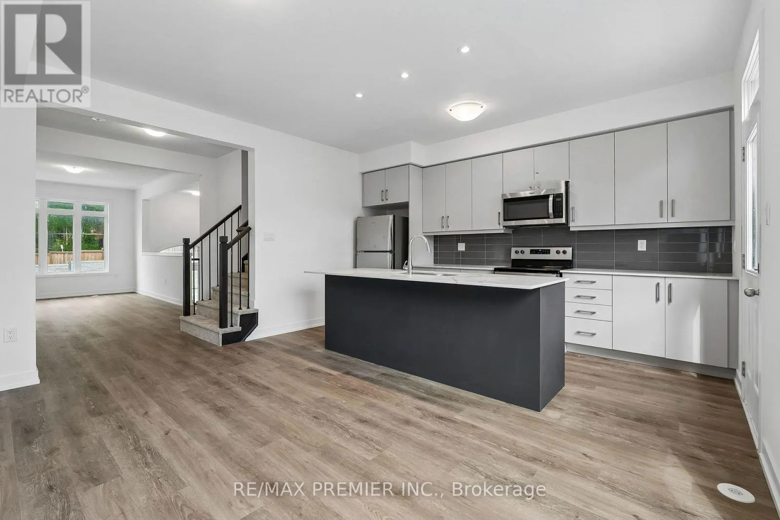 29 LYALL STOKES CIRCLE