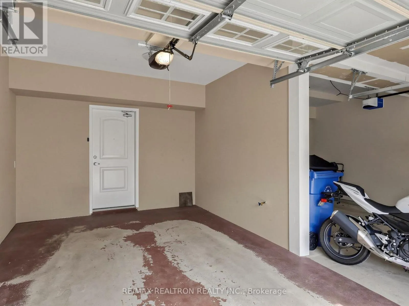 16 WALTER DOVE COURT