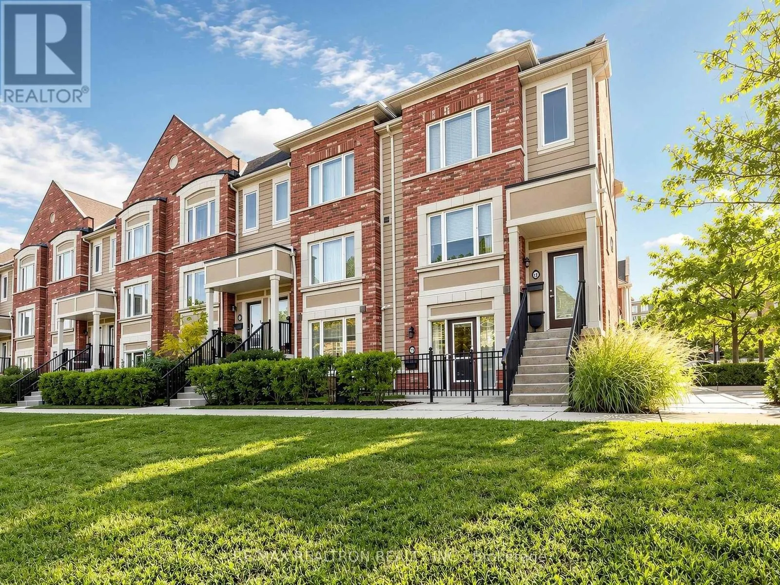 16 WALTER DOVE COURT