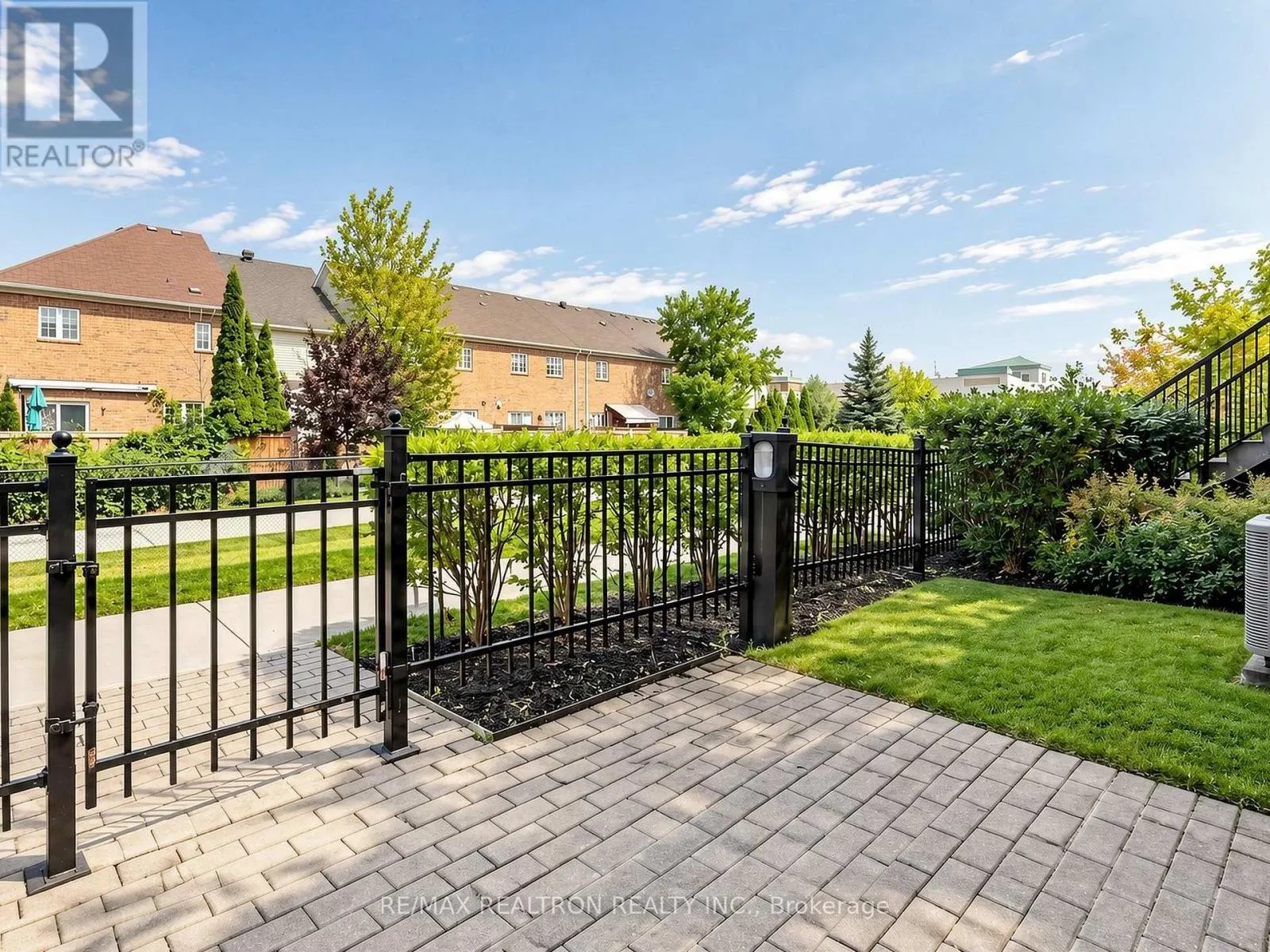 16 WALTER DOVE COURT