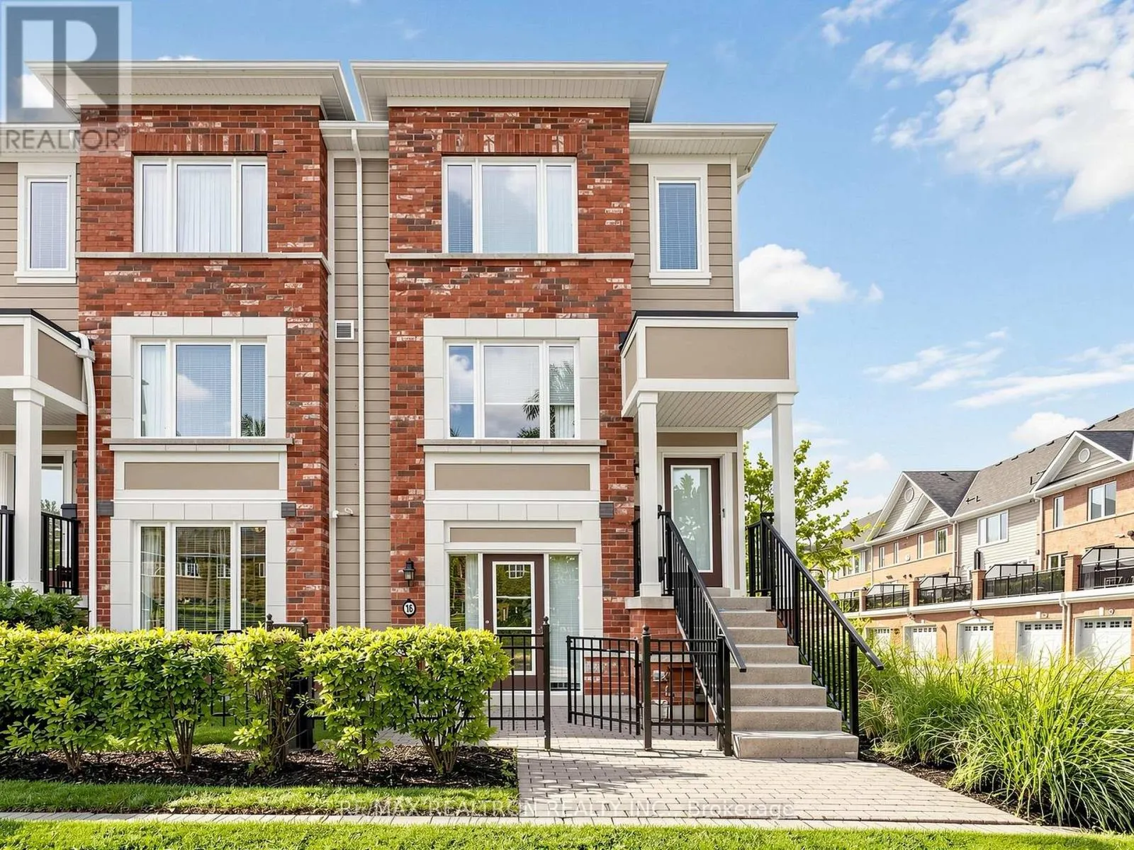 16 WALTER DOVE COURT