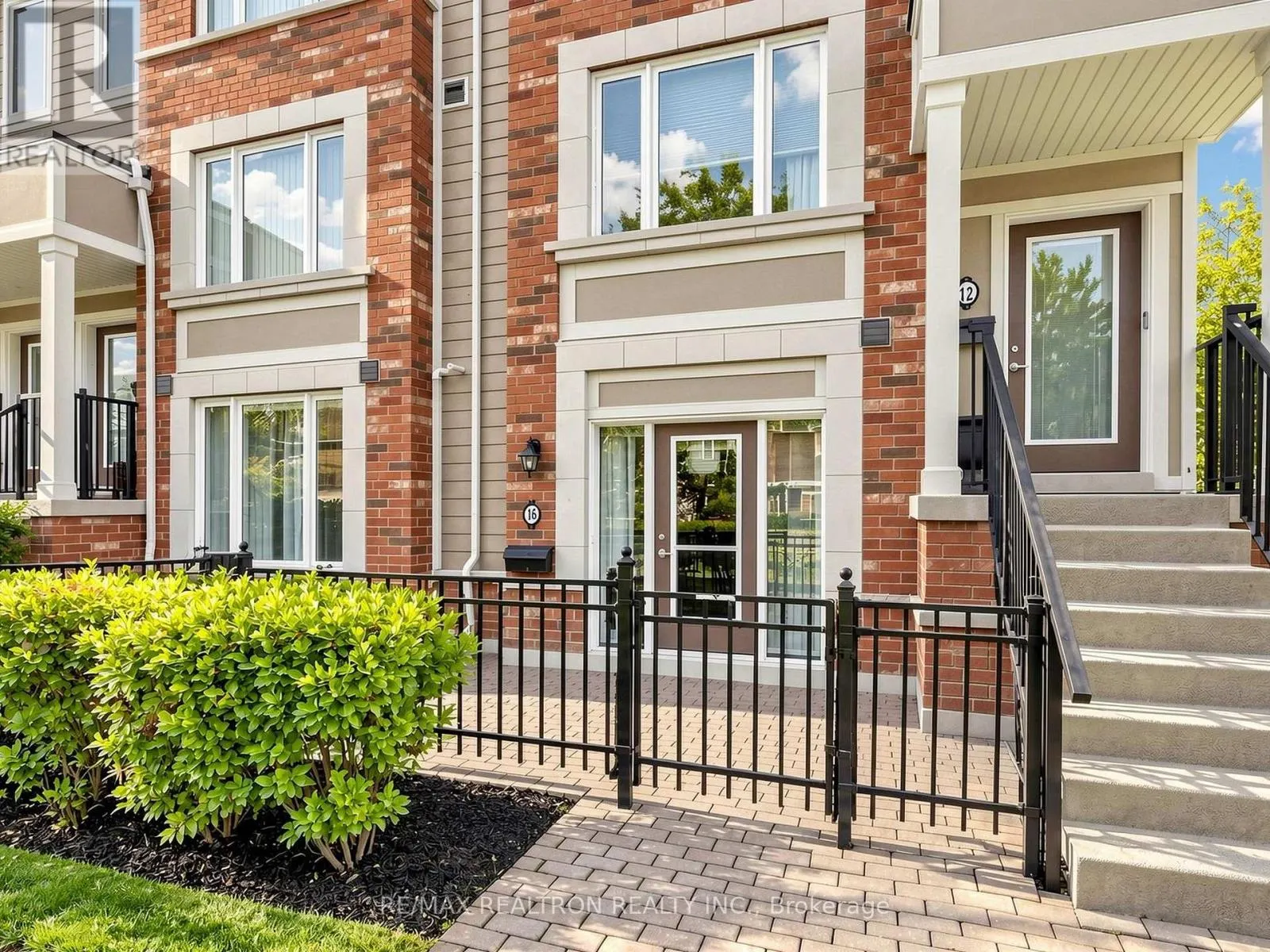 16 WALTER DOVE COURT