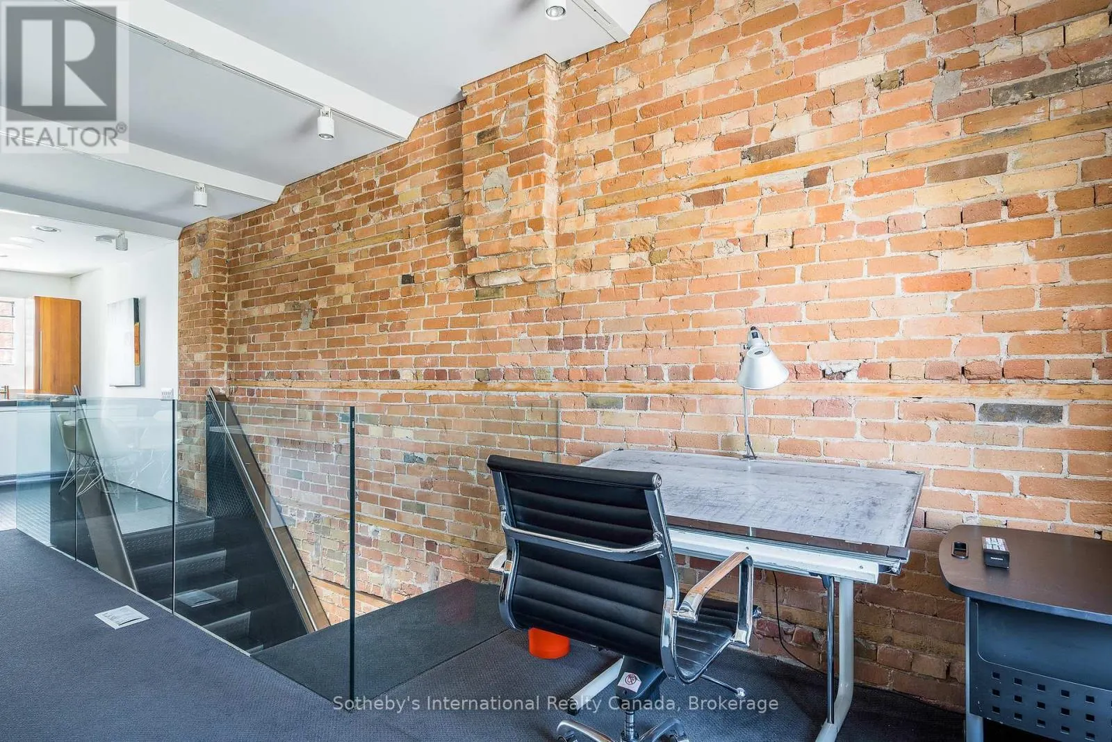 71 VICTORIA STREET W