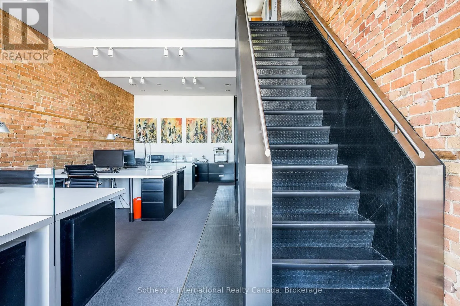 71 VICTORIA STREET W