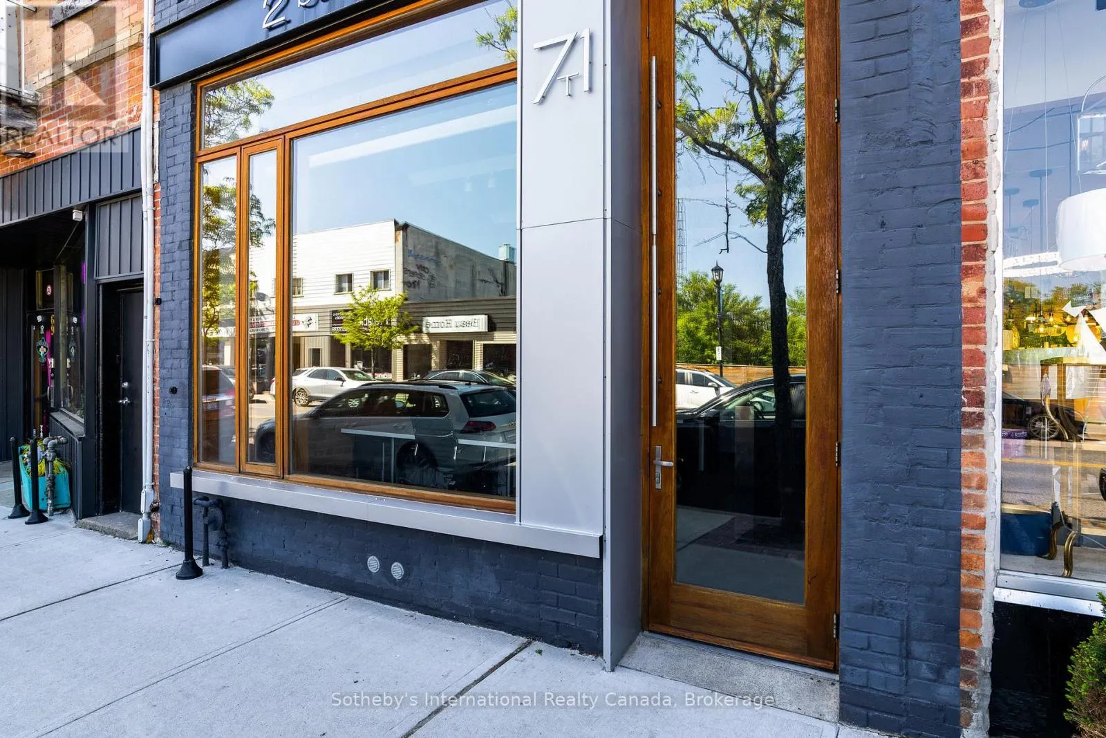 71 VICTORIA STREET W