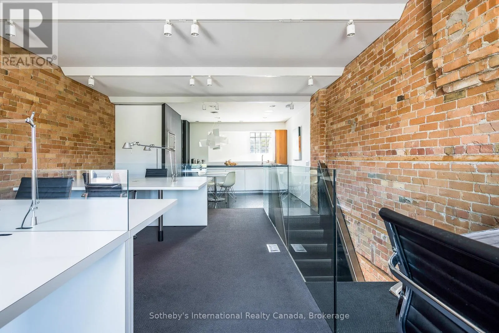 71 VICTORIA STREET W