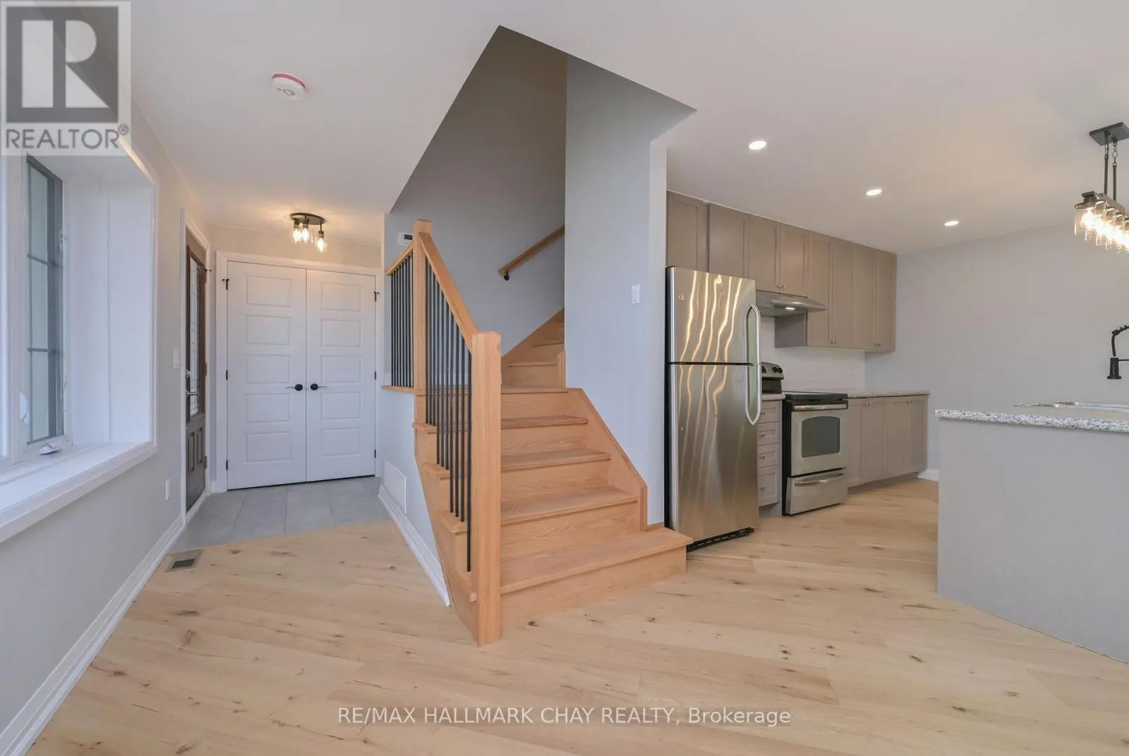 295 KING STREET N