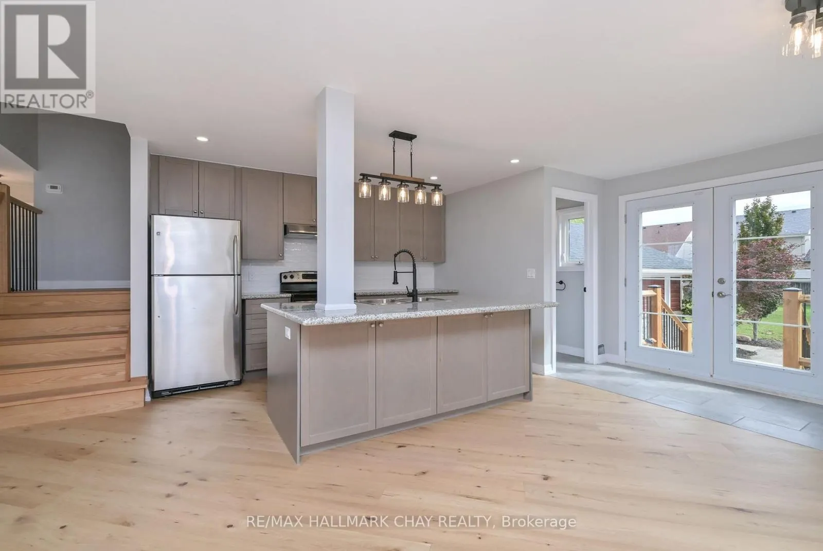 295 KING STREET N