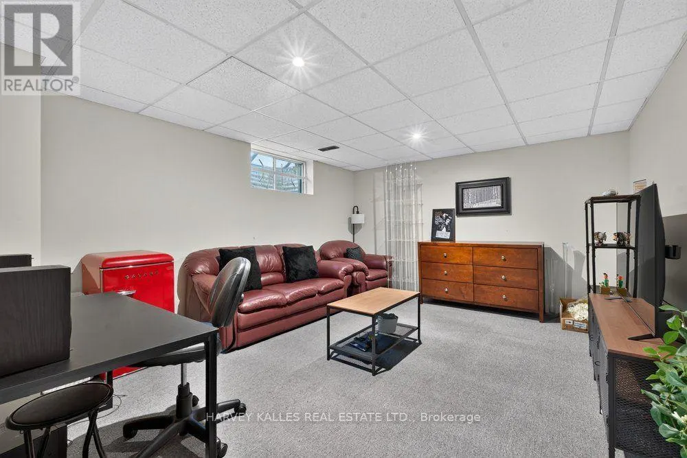 28 PUTTING GREEN CRESCENT