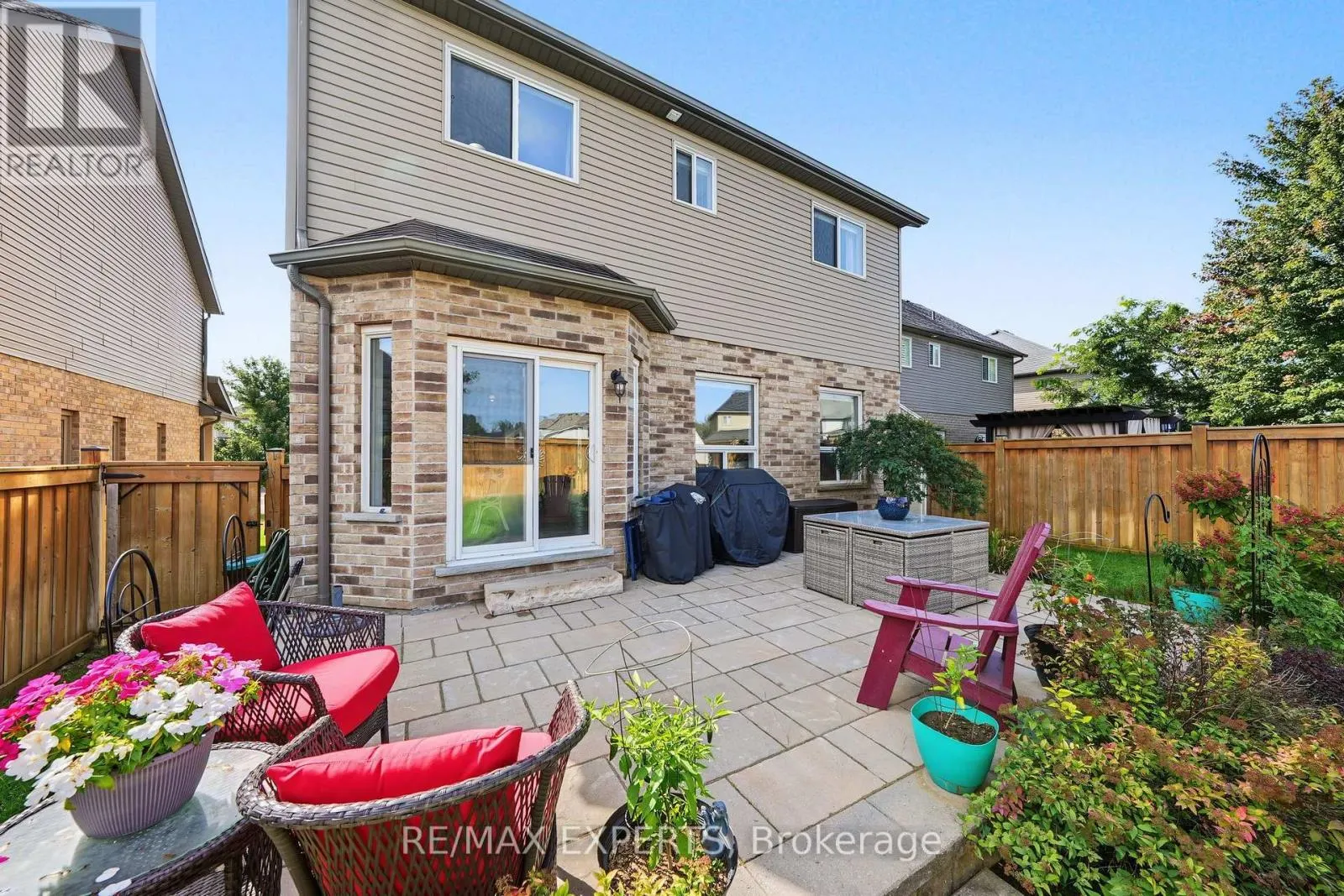 18 ARNOLD CRESCENT